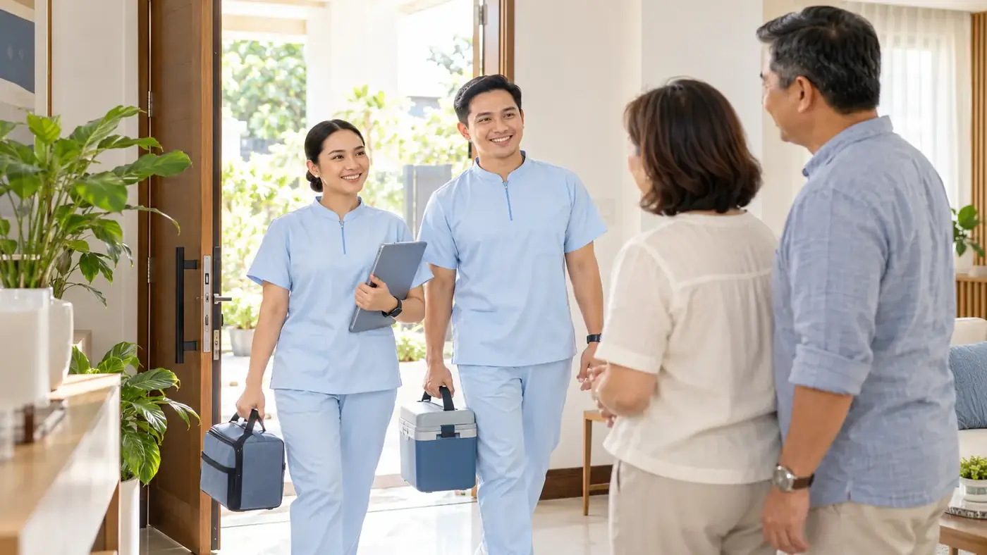 Two Med Club health staff arriving at a patient's home